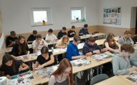 Uczniowie podczas pracy na warsztatach