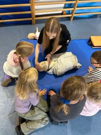 Uczniowie podczas warsztatów