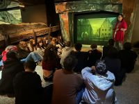 Uczniowie podczas zwiedzania