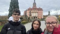 Uczniowie podczas zwiedzania zamku Książ
