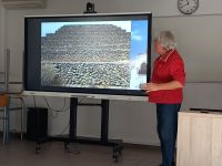 Wykładowca podczas prezentacji