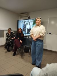 Uczniowie wraz z zaproszoną gościnią