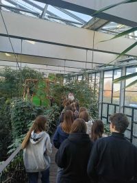 uczniowie podczas zwiedzania