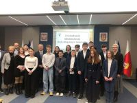 Uczniowie podczas I posiedzenia Młodzieżowej Rady Miasta