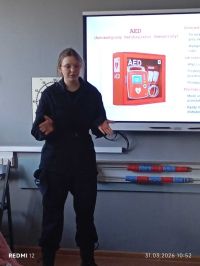 Uczennica podczas prelekcji