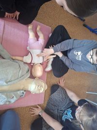 Uczennica podczas prelekcji