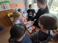 Uczennica podczas prelekcji