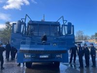 Uczniowie z pajazdem