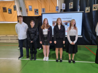 Uczniowie klas pierwszych podczas ślubowania